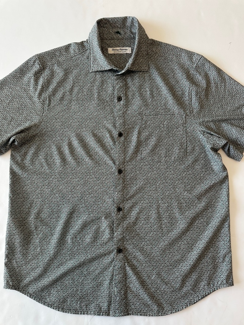 Tommy Bahama Men’s M Gray Veracruz Cay" Short Sleeve Button-Down.